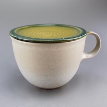 Tasse mit Deckel <br>ca 400 ml                            