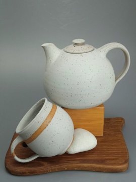 Becher und Teekanne ca 2l